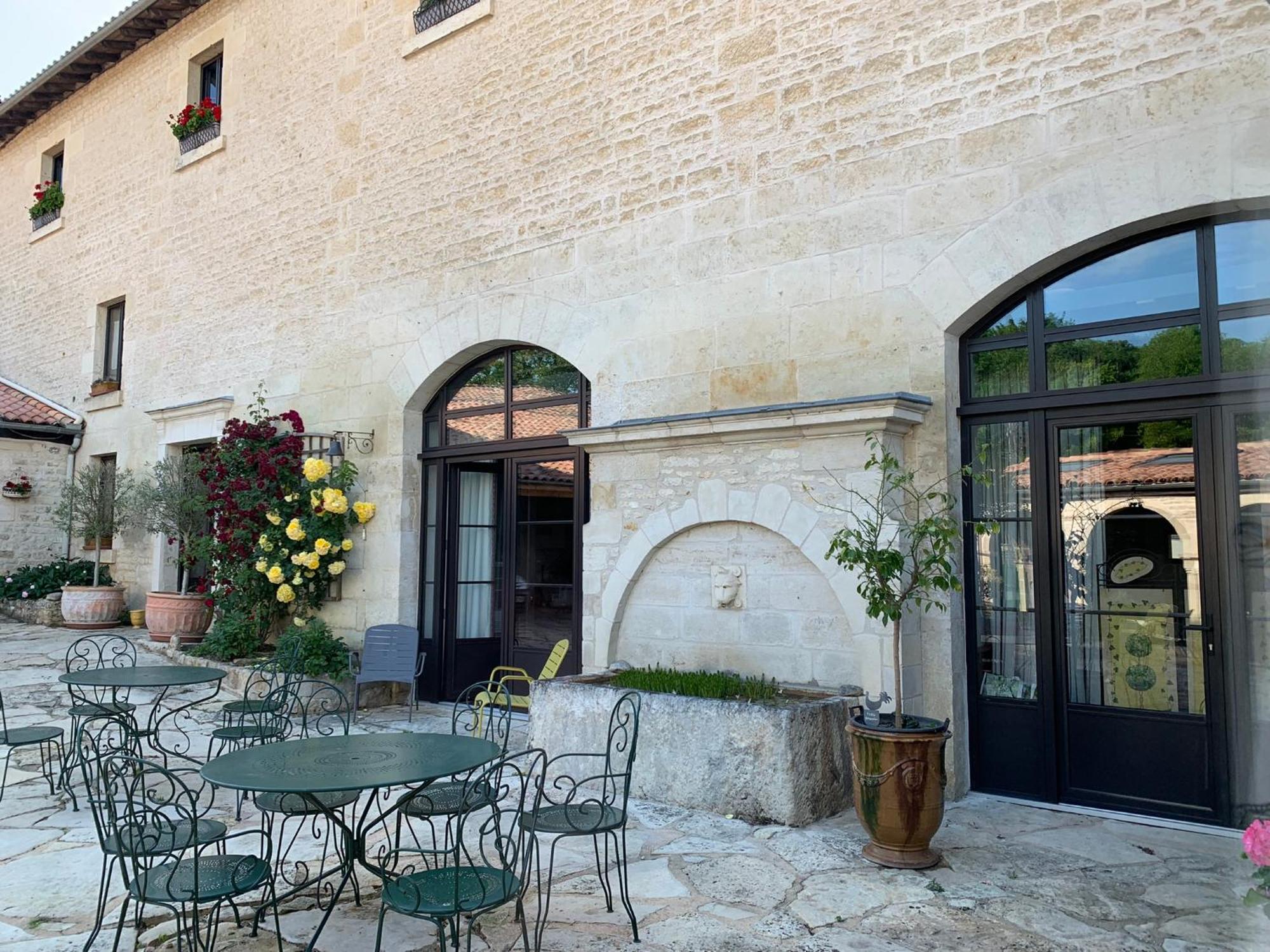 Logis De La Roche - Niort - Chauray酒店 外观 照片